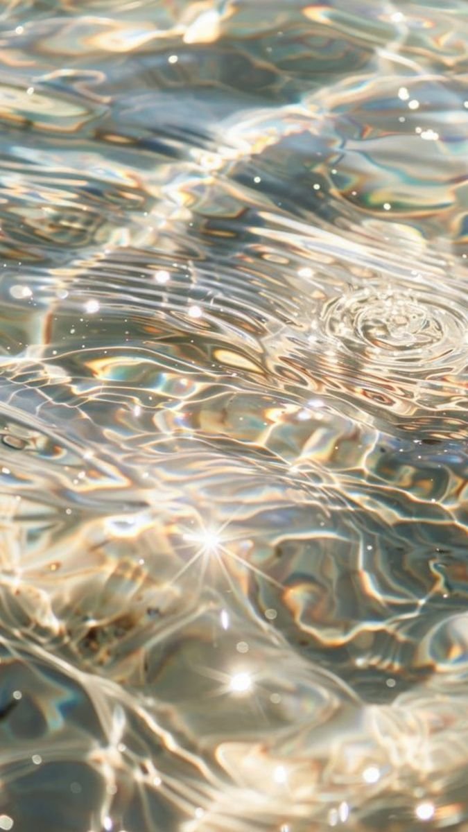 Agua cristalina en movimiento, referencia de fluidez y claridad en diseño web
